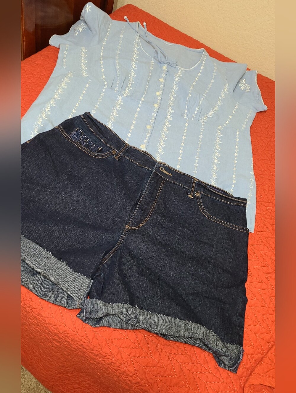 Gloria Vanderbilt Dark Denim Amanda Jeans with Contrast Stitching